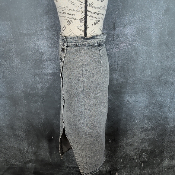 Women's Grey Button-Front Wrap Denim Skirt - Picture 2 of 7